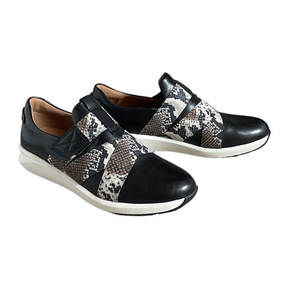 Clarks Un Rio Strap Sneakers 10 Black Leather Snake Print Unstructured Comfort - Picture 1 of 9